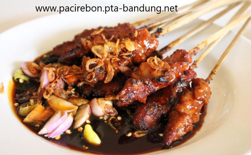 Sate Ayam Madura dengan Bumbu Kacang Pedas